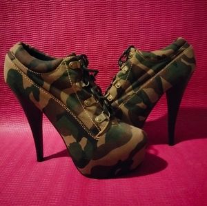 Women's Military Camouflage Lace Up Stilettos